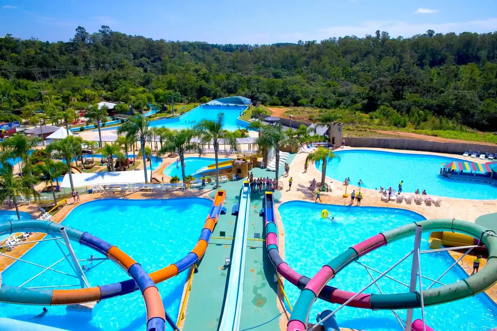 Vista aérea do Acqualooping e dos toboáguas do Parque das Águas Viamão
