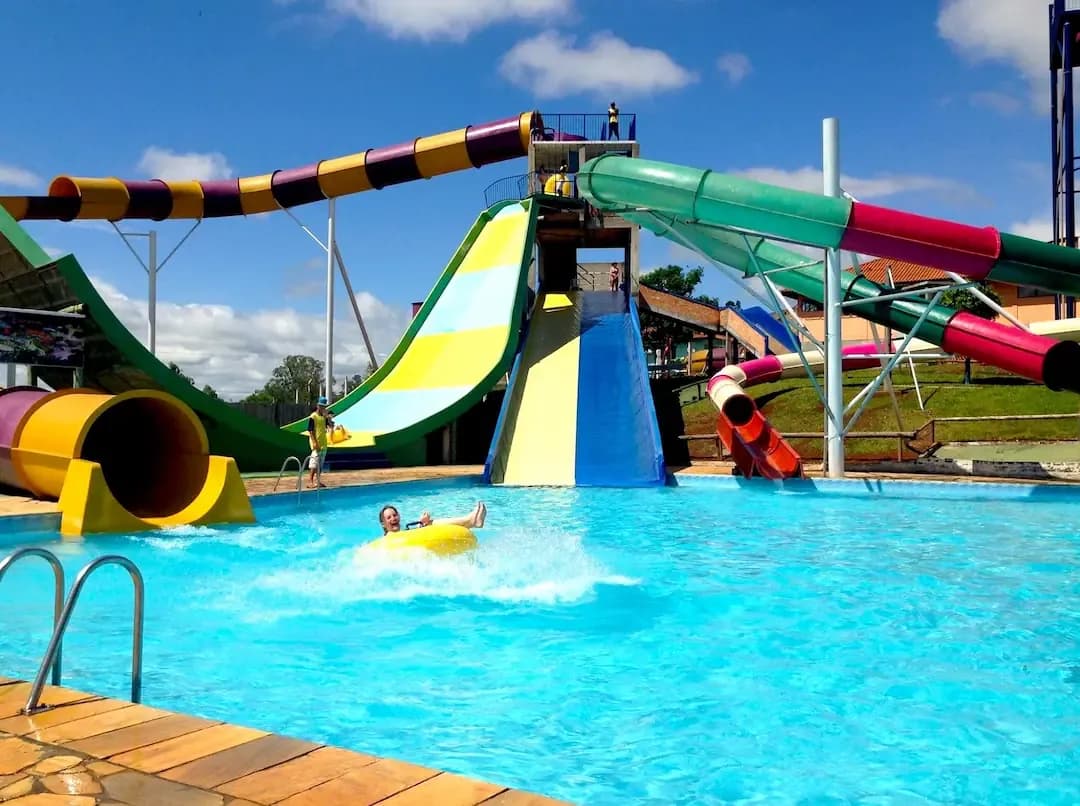 Rampa Molhada com piscina de chegada no Parque das Águas Viamão