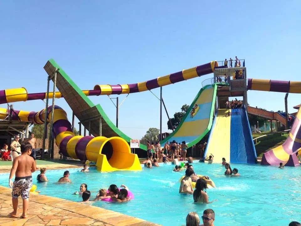 Piscina de chegada dos toboáguas de boia em Viamão