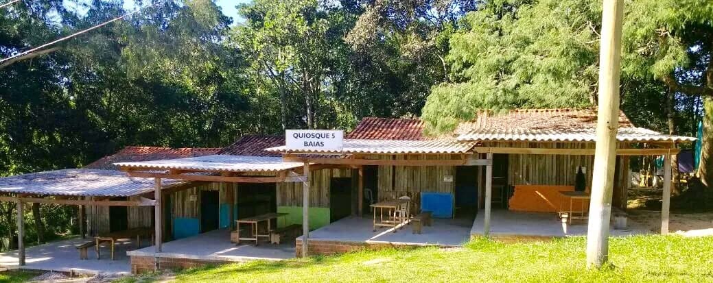Quiosques coletivos cobertos para grupos e eventos